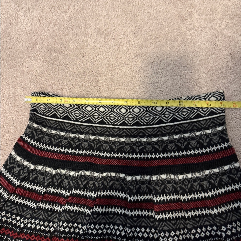 Princess Vera Wang Black and Red Patterned Skater Skirt - Picture 3 of 3